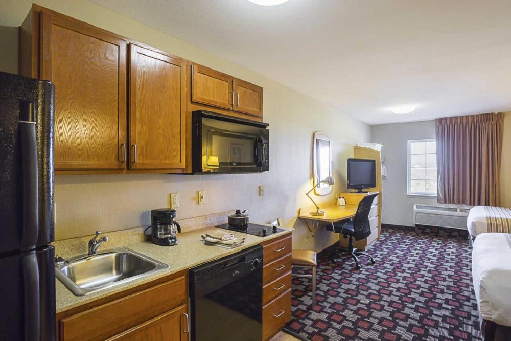 Queen Room with Two Queen Beds - Non-Smoking interior